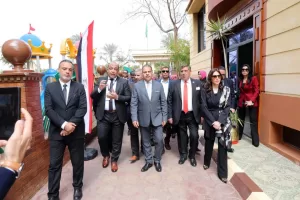 محافظ الشرقية يزور مجموعة مدارس الفؤاد الدولية للغات ويُتابع سير اليوم الدراسي بالفصول المدرسية ويشهد عروضاً فنية ورياضية 57 - جريدة المساء