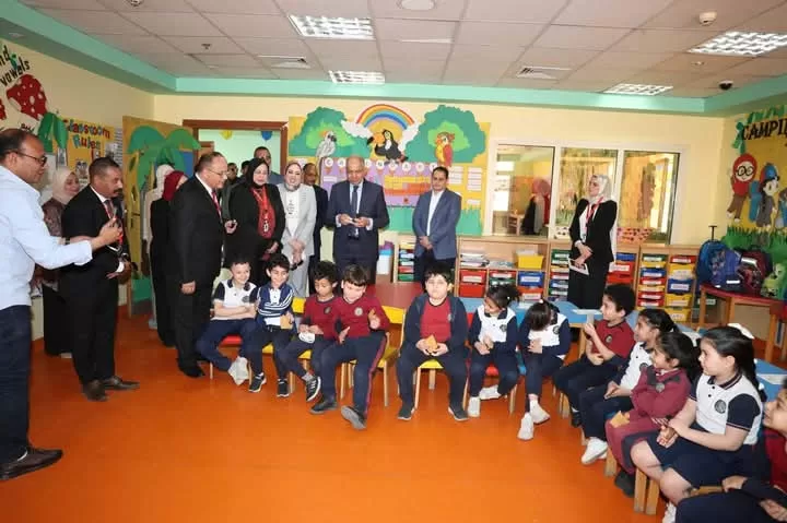 محافظ المنيا يزور مدرسة النيل المصرية الدولية ويشارك فى فاعليات مبادرة “معًا ضد السرطان” 28 - جريدة المساء