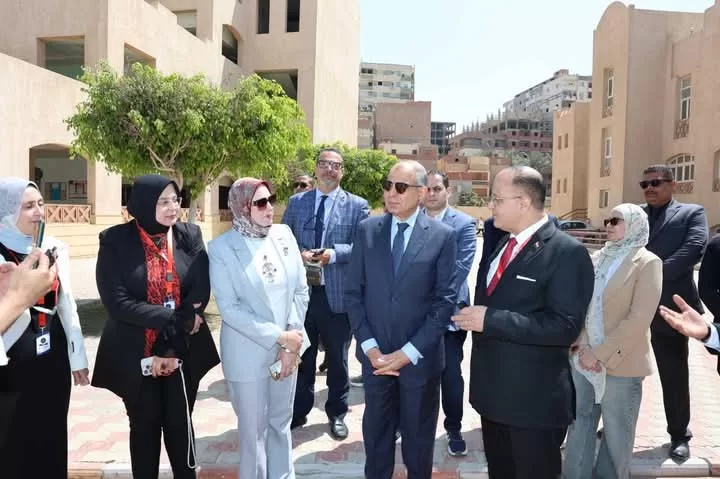 محافظ المنيا يزور مدرسة النيل المصرية الدولية ويشارك فى فاعليات مبادرة “معًا ضد السرطان” 38 - جريدة المساء