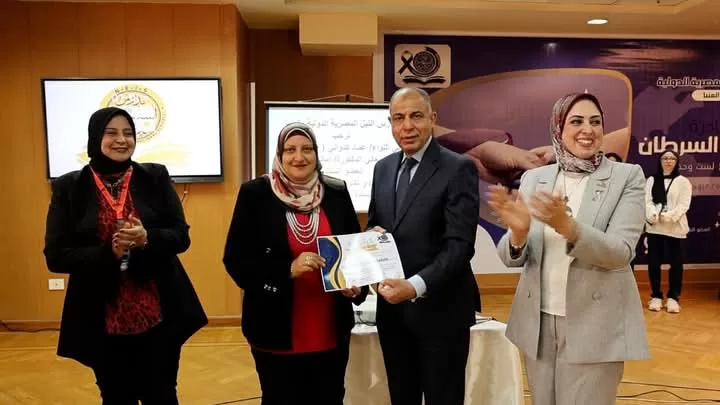 محافظ المنيا يزور مدرسة النيل المصرية الدولية ويشارك فى فاعليات مبادرة “معًا ضد السرطان” 46 - جريدة المساء