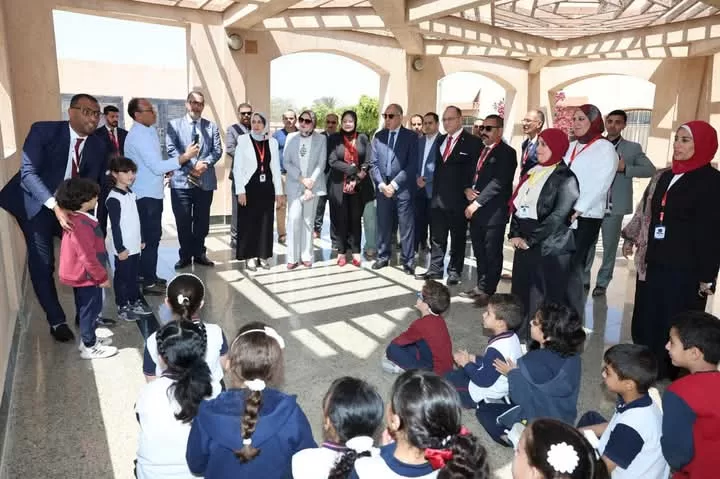 محافظ المنيا يزور مدرسة النيل المصرية الدولية ويشارك فى فاعليات مبادرة “معًا ضد السرطان” 68 - جريدة المساء