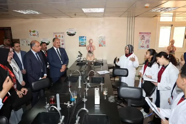 محافظ المنيا يزور مدرسة النيل المصرية الدولية ويشارك فى فاعليات مبادرة “معًا ضد السرطان” 82 - جريدة المساء