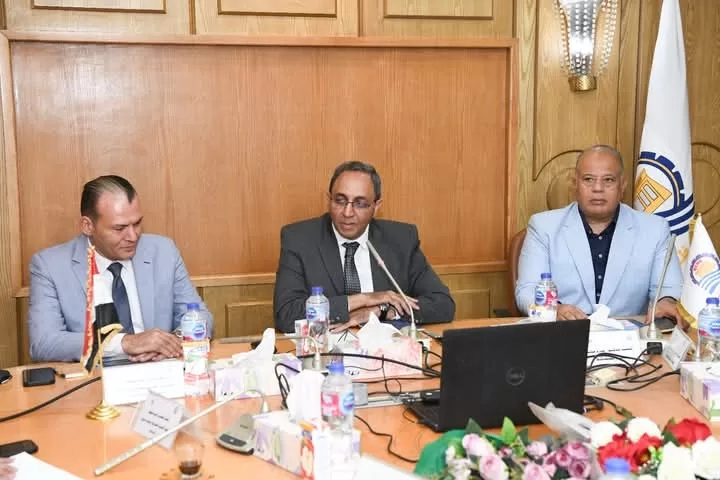 محافظ قنا يناقش الموقف التنفيذي لمشروع كورنيش نقادة.. ويؤكد: المشروع فرصة استثمارية وسياحية واعدة 19 - جريدة المساء