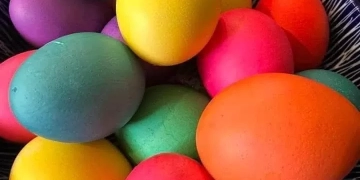 اسهل طريقة لتلوين بيض شم النسيم بألوان طبيعية 1 - جريدة المساء