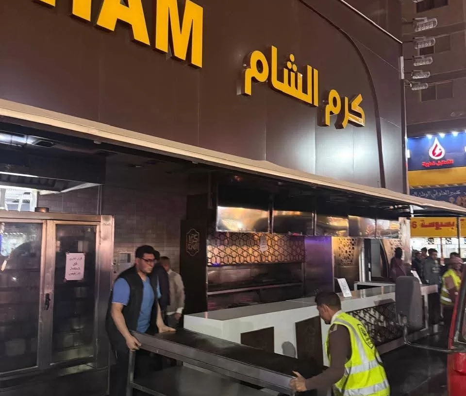 محافظة الجيزة تغلق وتشمع محال "ب لبن" و "كرم الشام" بشارع فيصل 19 - جريدة المساء