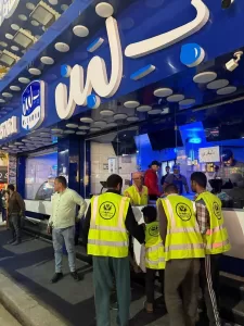 محافظة الجيزة تغلق وتشمع محال "ب لبن" و "كرم الشام" بشارع فيصل 27 - جريدة المساء