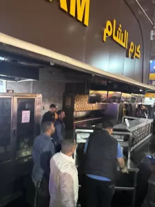 محافظة الجيزة تغلق وتشمع محال "ب لبن" و "كرم الشام" بشارع فيصل 29 - جريدة المساء