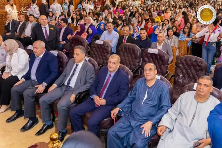 "الشعب الجمهوري" بالفيوم يزور كنيسة مار جرجس لتهنئة الإخوة الأقباط بعيد القيامة المجيد 29 - جريدة المساء