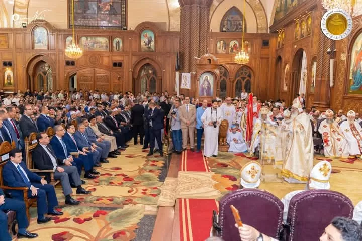 "الشعب الجمهوري" بالفيوم يزور كنيسة مار جرجس لتهنئة الإخوة الأقباط بعيد القيامة المجيد 27 - جريدة المساء