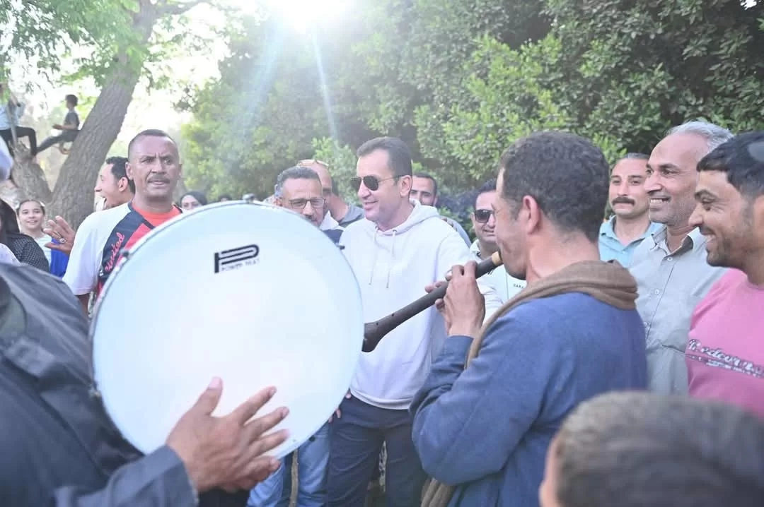 حديقة الكفراوي تتزين في شم النسيم.. ورئيس جهاز العاشر من رمضان يشارك الزوار أجواء الفرحة 19 - جريدة المساء