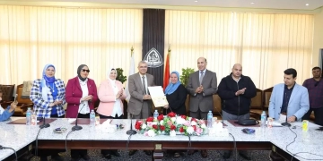 'أمهات من ذهب".. رئيس جامعة الزقازيق يُكرّم صانعات الأمل لعام 2025 1 - جريدة المساء