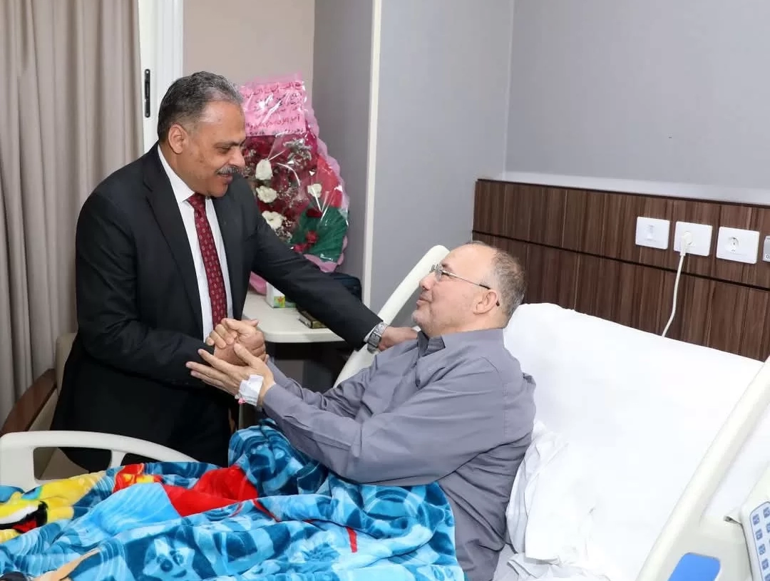 للإطمئنان على حالته الصحية ... محافظ الشرقية يزور وكيل وزارة التموين والتجارة الداخلية متمنياً له الشفاء العاجل 19 - جريدة المساء