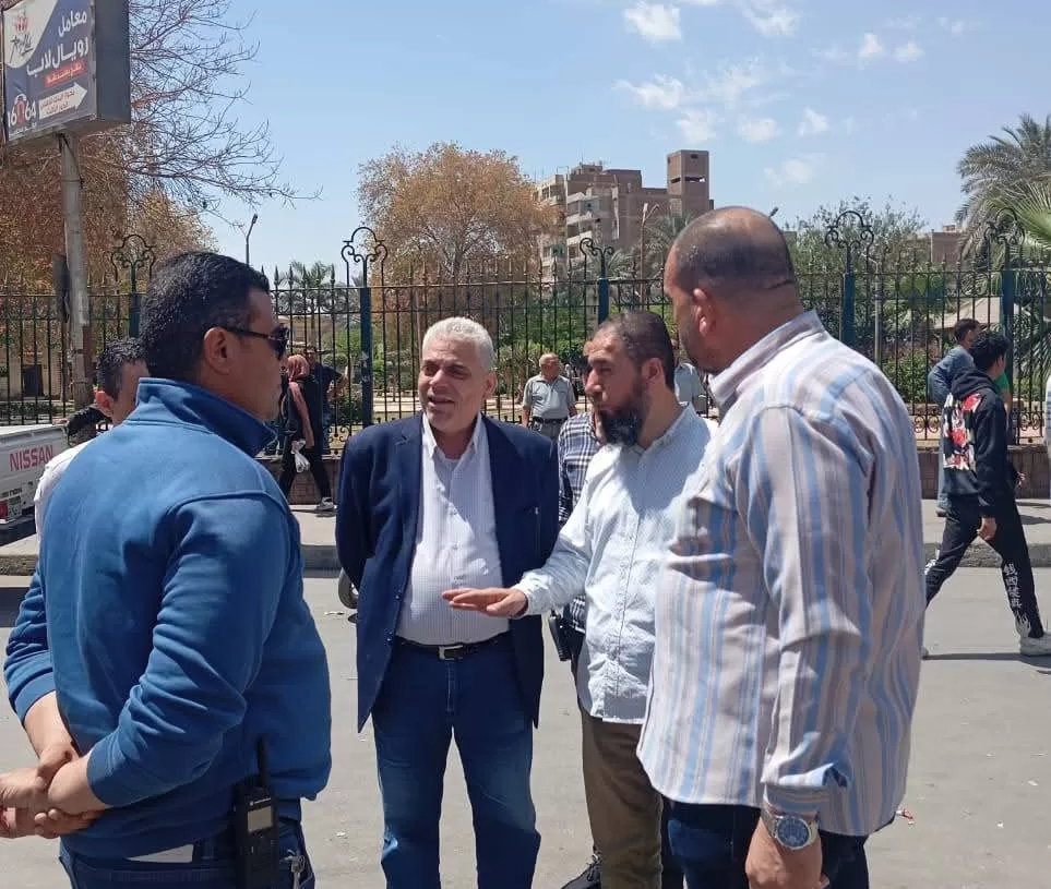 حلوان تواصل حملات الانضباط والنظافة.. إزالة الإشغالات ورفع كفاءة الشوارع والميادين 19 - جريدة المساء
