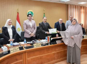 محافظ الشرقية يهنئ الرئيس بمناسبة ذكري أعياد تحرير سيناء وعيد العمال ويُكرم عدد من العاملين لبلوغهم السن القانوني للمعاش 31 - جريدة المساء