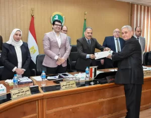 محافظ الشرقية يهنئ الرئيس بمناسبة ذكري أعياد تحرير سيناء وعيد العمال ويُكرم عدد من العاملين لبلوغهم السن القانوني للمعاش 29 - جريدة المساء