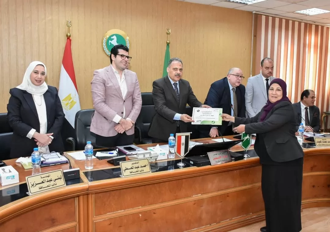 محافظ الشرقية يهنئ الرئيس بمناسبة ذكري أعياد تحرير سيناء وعيد العمال ويُكرم عدد من العاملين لبلوغهم السن القانوني للمعاش 19 - جريدة المساء