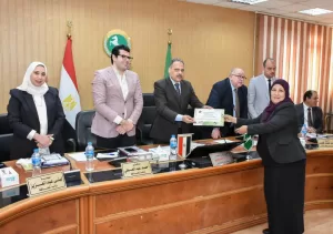 محافظ الشرقية يهنئ الرئيس بمناسبة ذكري أعياد تحرير سيناء وعيد العمال ويُكرم عدد من العاملين لبلوغهم السن القانوني للمعاش 27 - جريدة المساء