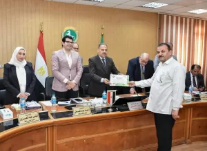 محافظ الشرقية يهنئ الرئيس بمناسبة ذكري أعياد تحرير سيناء وعيد العمال ويُكرم عدد من العاملين لبلوغهم السن القانوني للمعاش 25 - جريدة المساء