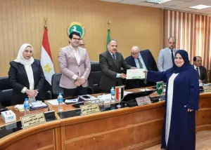 محافظ الشرقية يهنئ الرئيس بمناسبة ذكري أعياد تحرير سيناء وعيد العمال ويُكرم عدد من العاملين لبلوغهم السن القانوني للمعاش 23 - جريدة المساء