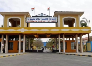 وزير قطاع الأعمال العام يتابع موقف مشروع المحطة الشمسية لتغذية مجمع الألومنيوم المحطة بقدرة 1000 ميجاوات.. وباستثمارات أجنبية 650 مليون دولار 23 - جريدة المساء