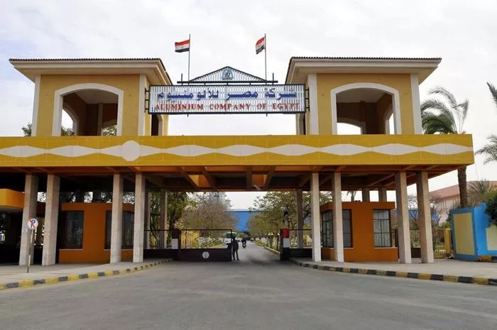 وزير قطاع الأعمال العام يتابع موقف مشروع المحطة الشمسية لتغذية مجمع الألومنيوم المحطة بقدرة 1000 ميجاوات.. وباستثمارات أجنبية 650 مليون دولار 18 - جريدة المساء