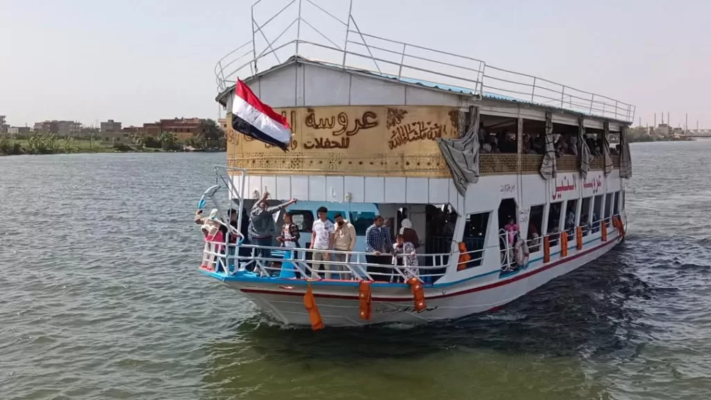 استمرار توافد المواطنين على حديقة الأسرة والرحلات النيلية بدسوق خلال عيد الفطر 21 - جريدة المساء