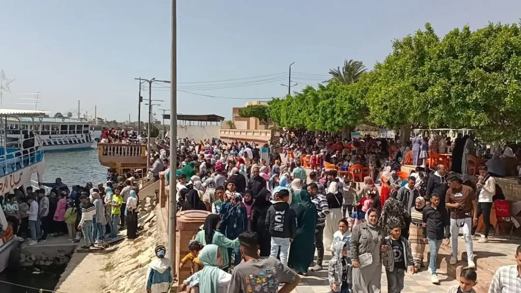 استمرار توافد المواطنين على حديقة الأسرة والرحلات النيلية بدسوق خلال عيد الفطر 23 - جريدة المساء