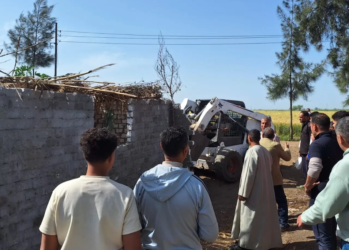 تنفيذ 3 قرارات إزالة لبناء مخالف على أراضٍ زراعية في قريتي محلة موسى ومتبول بكفر الشيخ 18 - جريدة المساء