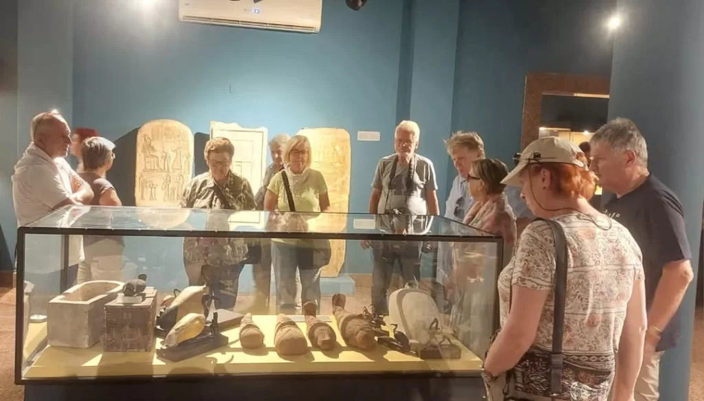 متحف آثار ملوي يشارك في يوم المخطوط العربي 20 - جريدة المساء