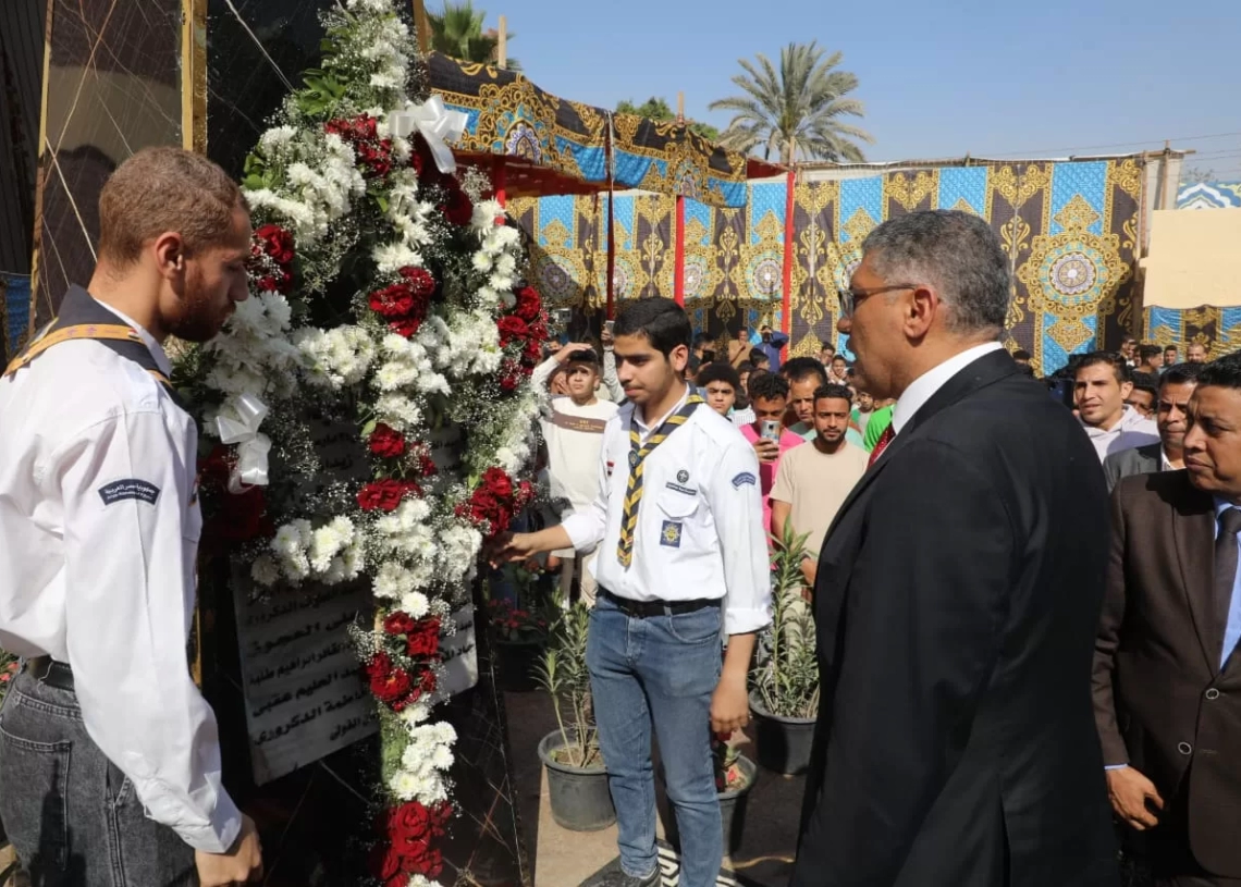 تمثال و٢١ اسما.. محافظ الجيزة يضع إكليلًا من الزهور على النُّصُب التذكاري لشهداء نزلة الشوبك- ما قصة العيد القومي لمحافظة الجيزة؟ 17 - جريدة المساء