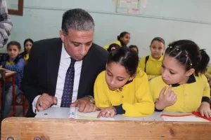 وكيل وزارة تعليم الجيزة في حوار مفتوح مع الطلبة والمدرسين حول نظام البكالوريا: يعتمد علي الفكر لا الحفظ 25 - جريدة المساء