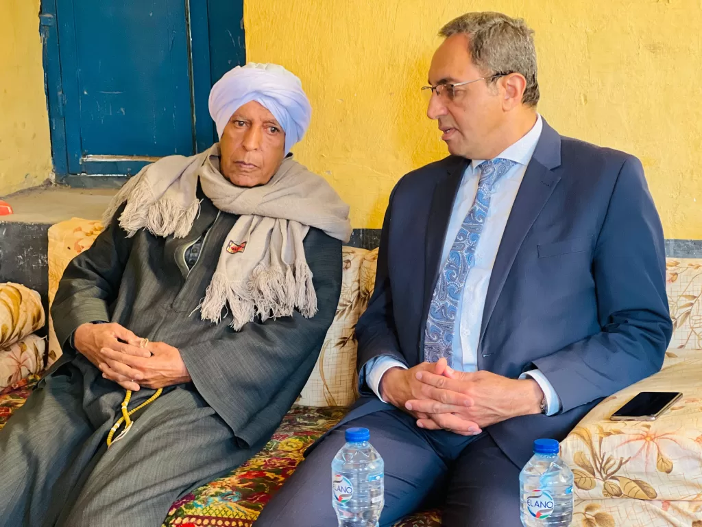 محافظ قنا يُقدِّم واجب العزاء في شهيد الواجب الوطني النقيب محمود عبد الصبور ابن قرية دنفيق بنقادة 18 - جريدة المساء