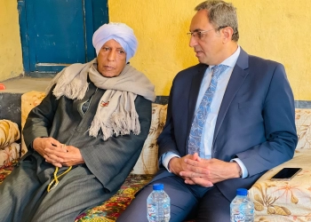 محافظ قنا يُقدِّم واجب العزاء في شهيد الواجب الوطني النقيب محمود عبد الصبور ابن قرية دنفيق بنقادة 25 - جريدة المساء