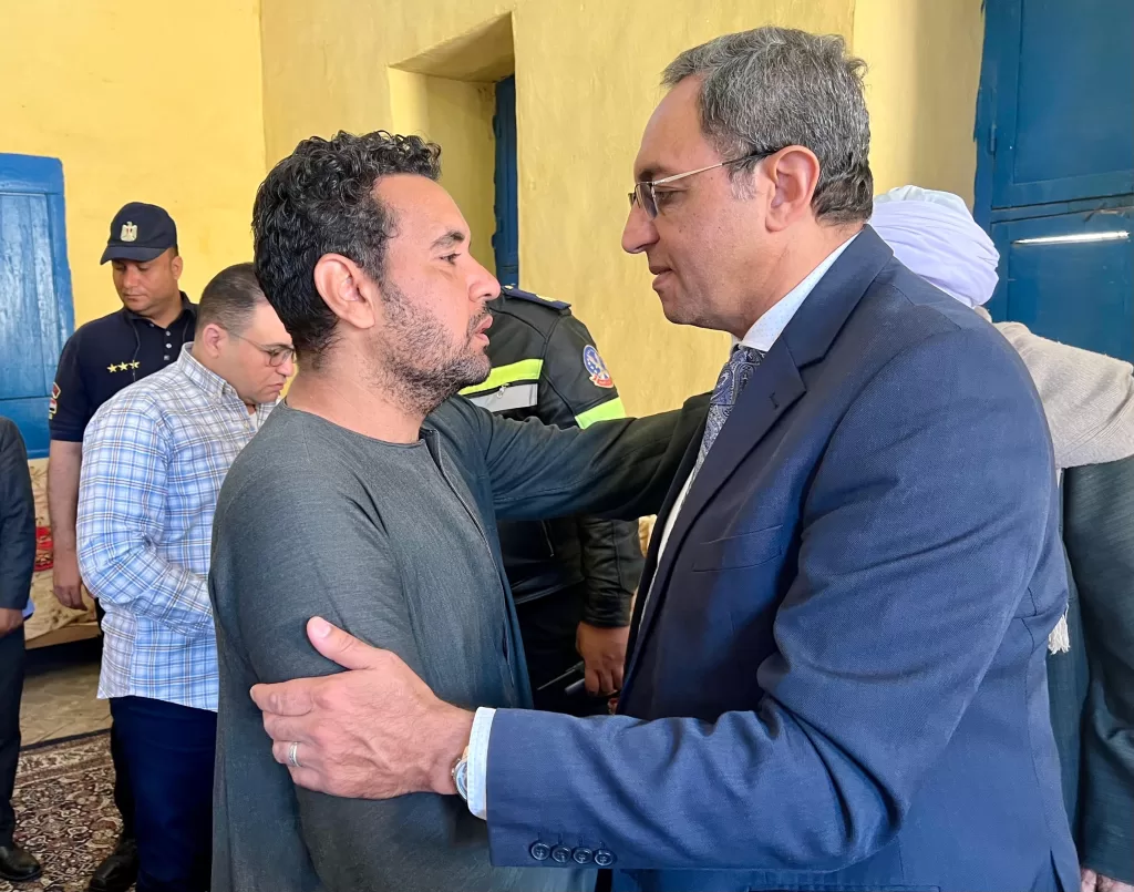 محافظ قنا يُقدِّم واجب العزاء في شهيد الواجب الوطني النقيب محمود عبد الصبور ابن قرية دنفيق بنقادة 24 - جريدة المساء