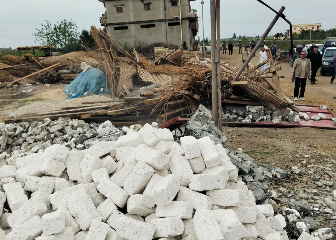 محافظ كفر الشيخ يتابع الموجة الـ 25 لإزالة التعديات على أملاك الدولة ومخالفات البناء بمركز الحامول 19 - جريدة المساء