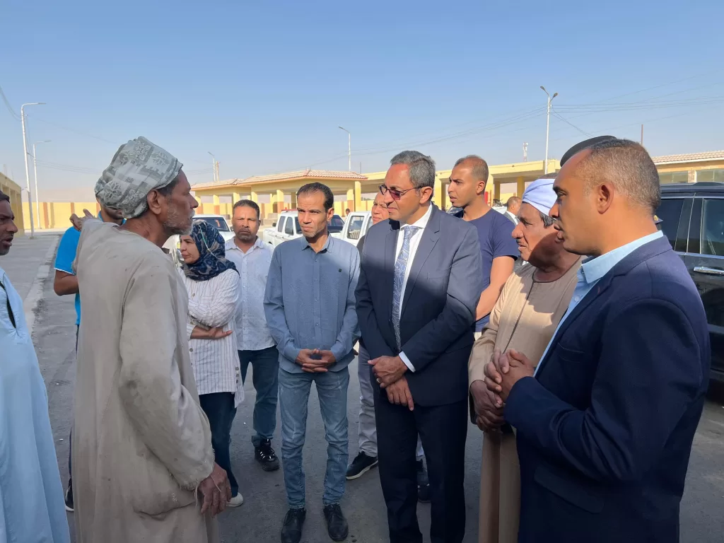 محافظ قنا يشهد التشغيل التجريبي لمجمع مواقف نقادة ويوجه بزيادة عدد المركبات لخدمة المواطنين 20 - جريدة المساء