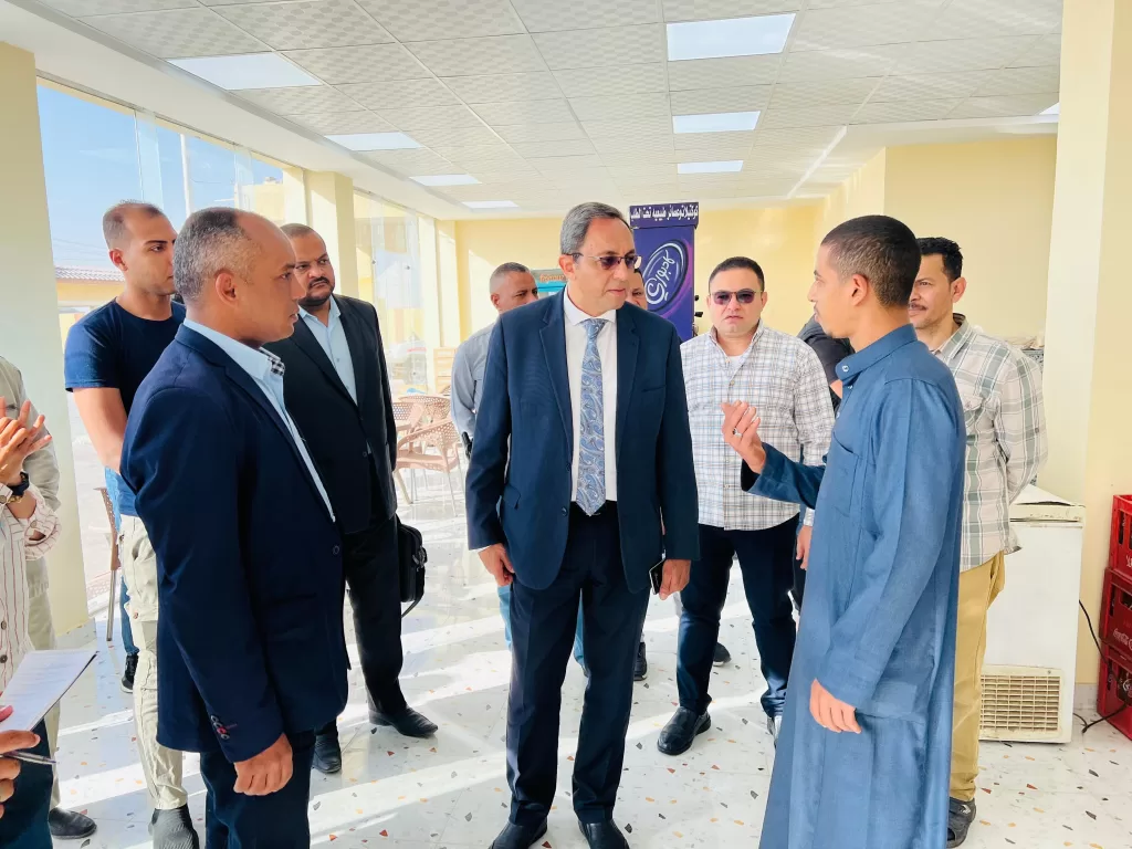 محافظ قنا يشهد التشغيل التجريبي لمجمع مواقف نقادة ويوجه بزيادة عدد المركبات لخدمة المواطنين 18 - جريدة المساء