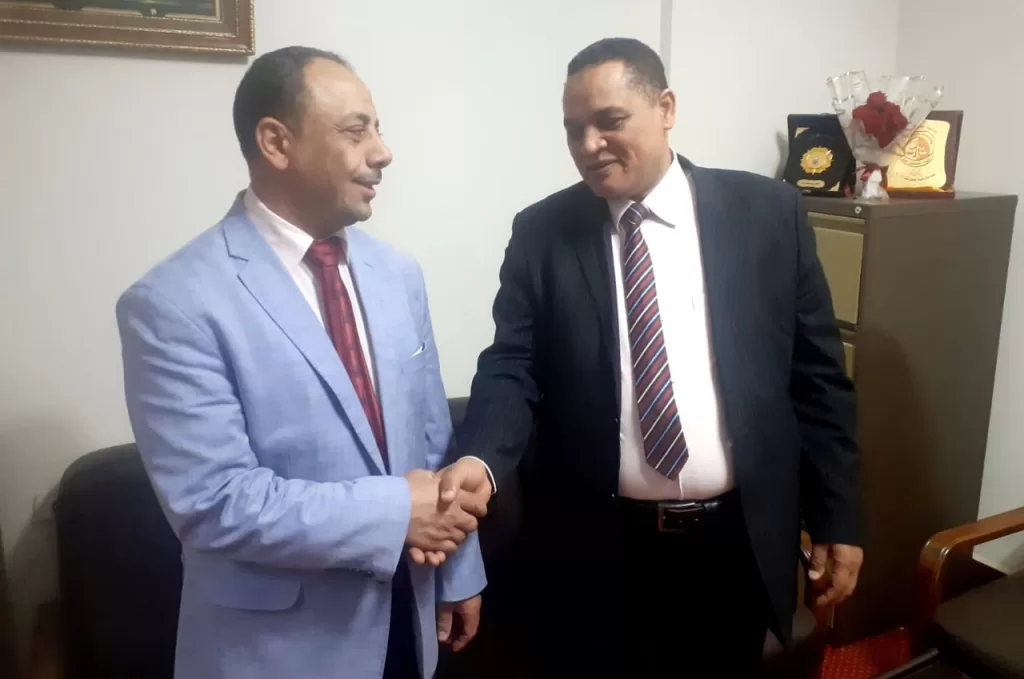 عميد كلية الحقوق بقنا يهنئ أعضاء هيئة التدريس والعاملين بعيد الفطر المبارك 23 - جريدة المساء