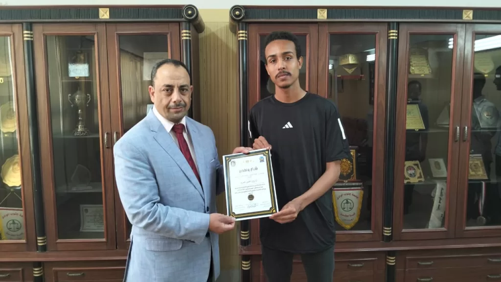 عميد كلية الحقوق بقنا يكرم الفريق الفائز بالمركز الأول في دوري المعلومات 20 - جريدة المساء