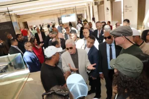 مستشار رئيس الجمهورية للتنمية المحلية ومحافظ الجيزة يتابعان التشغيل التجريبي لمشروع تطوير المنطقة الأثرية للأهرامات 25 - جريدة المساء