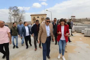 مستشار رئيس الجمهورية للتنمية المحلية ومحافظ الجيزة يتابعان التشغيل التجريبي لمشروع تطوير المنطقة الأثرية للأهرامات 23 - جريدة المساء