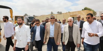 مستشار رئيس الجمهورية للتنمية المحلية ومحافظ الجيزة يتابعان التشغيل التجريبي لمشروع تطوير المنطقة الأثرية للأهرامات 1 - جريدة المساء