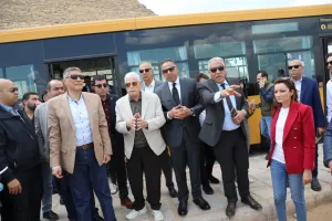 مستشار رئيس الجمهورية للتنمية المحلية ومحافظ الجيزة يتابعان التشغيل التجريبي لمشروع تطوير المنطقة الأثرية للأهرامات 35 - جريدة المساء