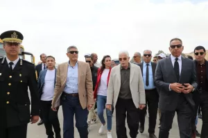 مستشار رئيس الجمهورية للتنمية المحلية ومحافظ الجيزة يتابعان التشغيل التجريبي لمشروع تطوير المنطقة الأثرية للأهرامات 31 - جريدة المساء