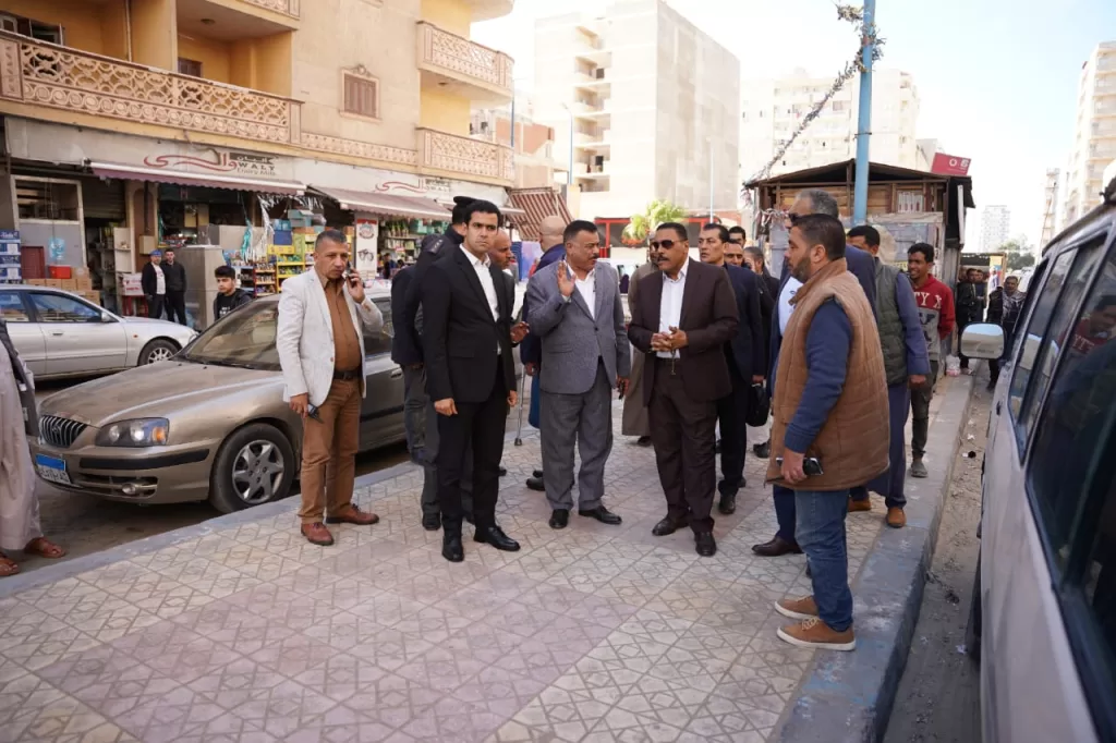 محافظ مطروح يتابع مواقف سيارات الأجرة من خلال مركز السيطرة التابع للشبكة الوطنية للطوارئ والسلامة 21 - جريدة المساء