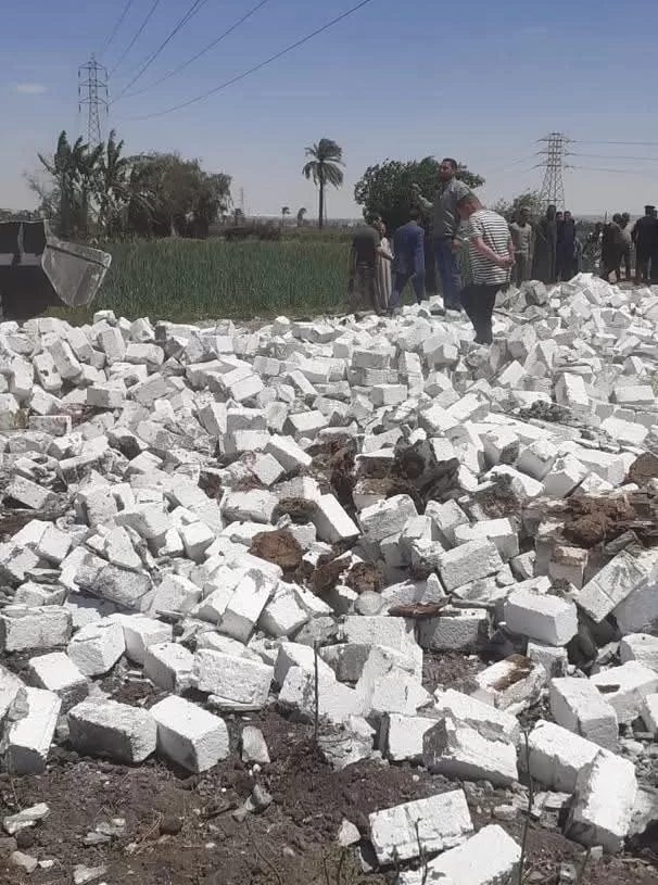 محافظ كفر الشيخ يتابع الموجة الـ 25 لإزالة التعديات على أملاك الدولة والأراضي الزراعية ومخالفات البناء بمركز الرياض 19 - جريدة المساء