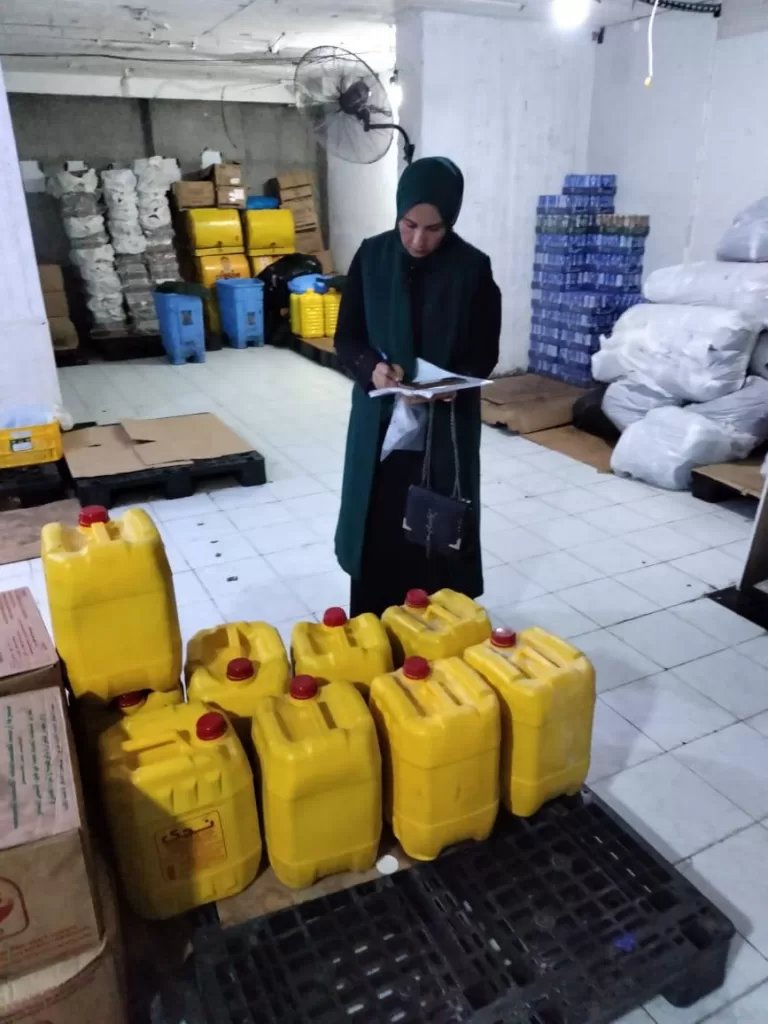 ضبط أكثر من 2 طن زيوت ودقيق وسولار في حملة تموينية بالدقهلية 24 - جريدة المساء