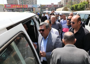 محمد مرعي السكرتير العام المساعد لمحافظة الجيزة يتابع مواقف السرفيس