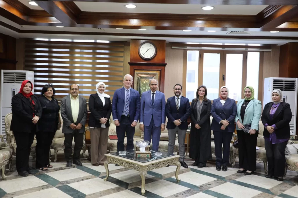 محافظ المنيا يلتقي وفد المشروع الكندي لدعم المرأة  17 - جريدة المساء