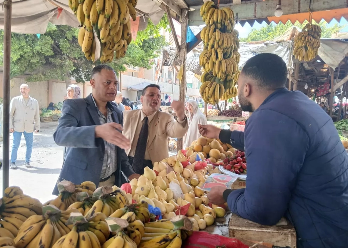 حملات تموينية مكثفة بالإسكندرية.. وكيل وزارة التموين يقود حملة لضبط الأسواق والمخالفات بغرب الثغر 19 - جريدة المساء حملات تموينية مكثفة بالإسكندرية.. وكيل وزارة التموين يقود حملة لضبط الأسواق والمخالفات بغرب الثغر 18 - جريدة المساء